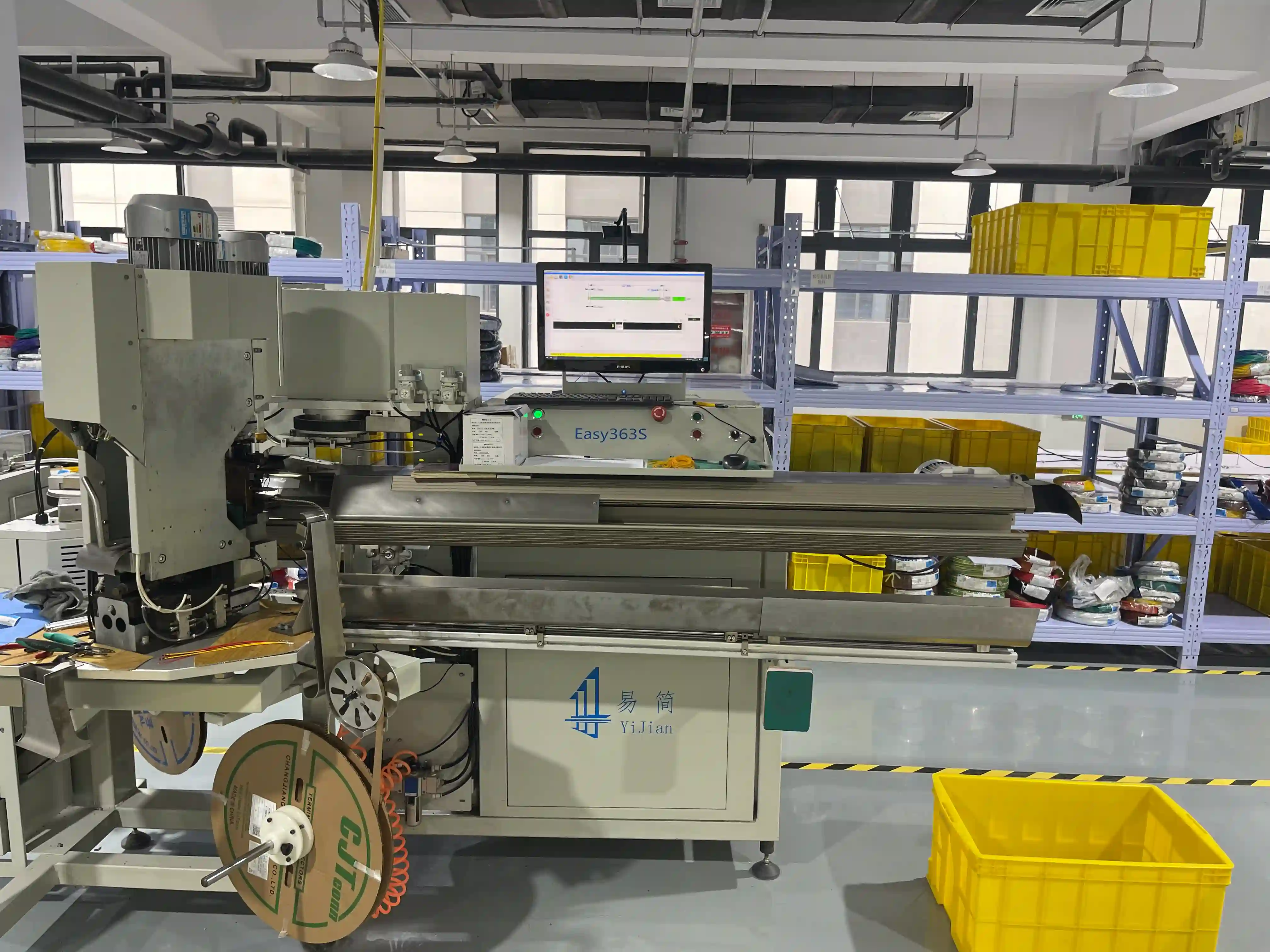 Automatic wire cutting and crimping machine for harness tooling